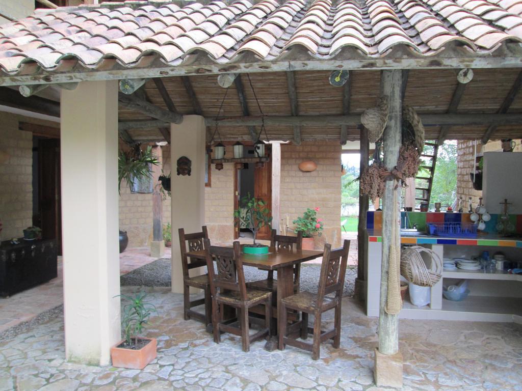 Hostal Casa Del Arte Robles Bagian luar foto