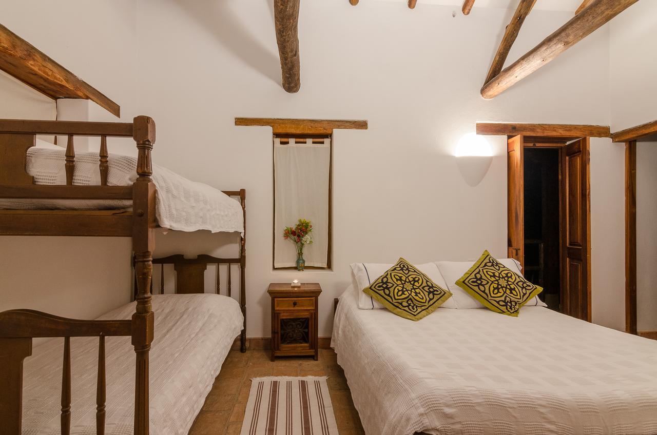 Hostal Casa Del Arte Robles Bagian luar foto