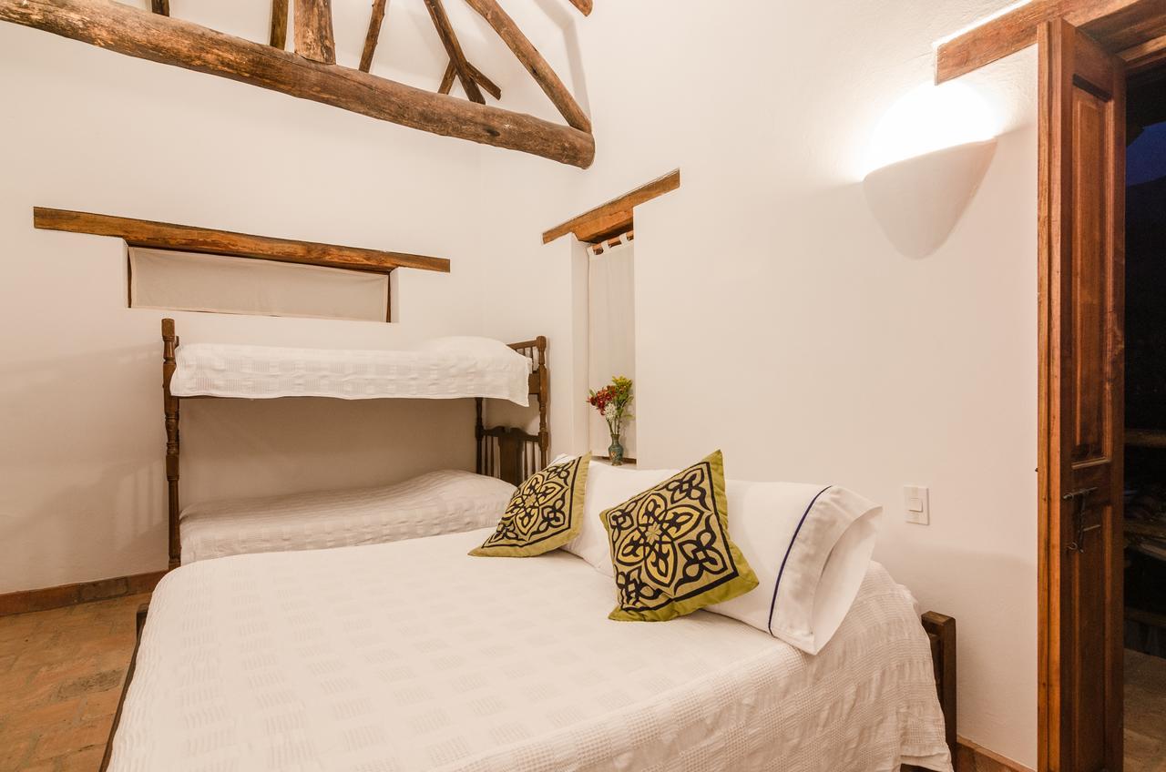 Hostal Casa Del Arte Robles Bagian luar foto